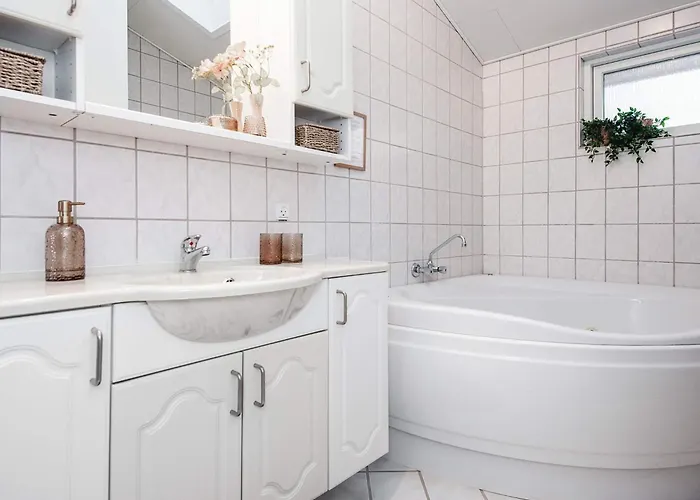 8 Person In Borkop-by Traum 宝可波